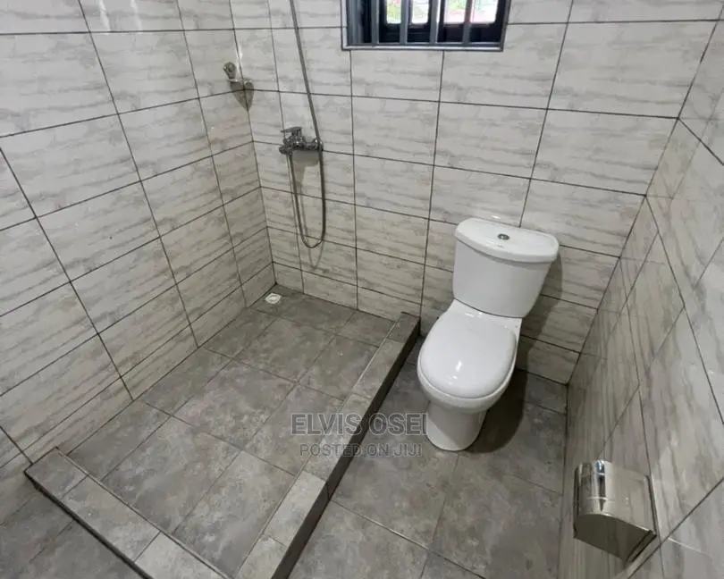 6bdrm House in Ablekuma Cp for sale