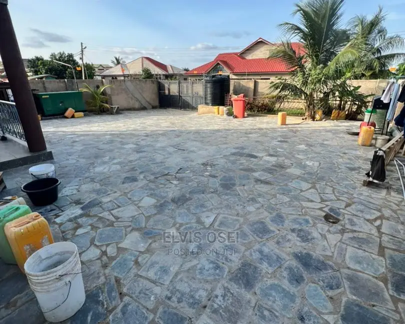 6bdrm House in Ablekuma Cp for sale