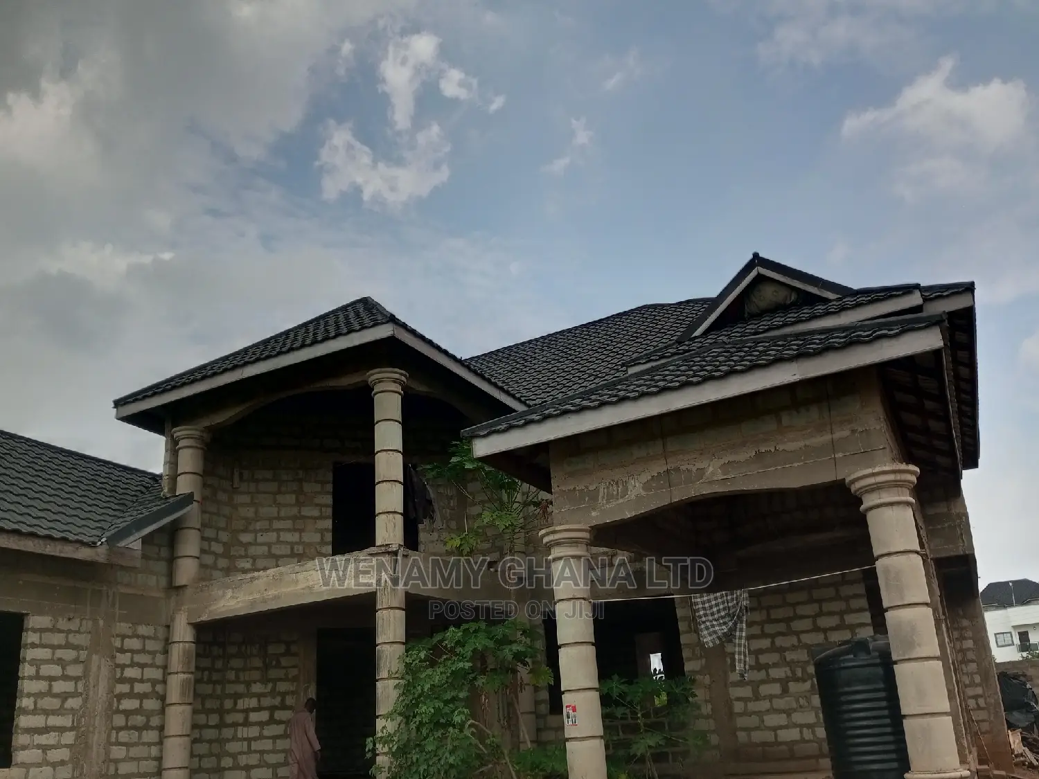 5bdrm Mansion in Emefs Estate, Tema Metropolitan for sale