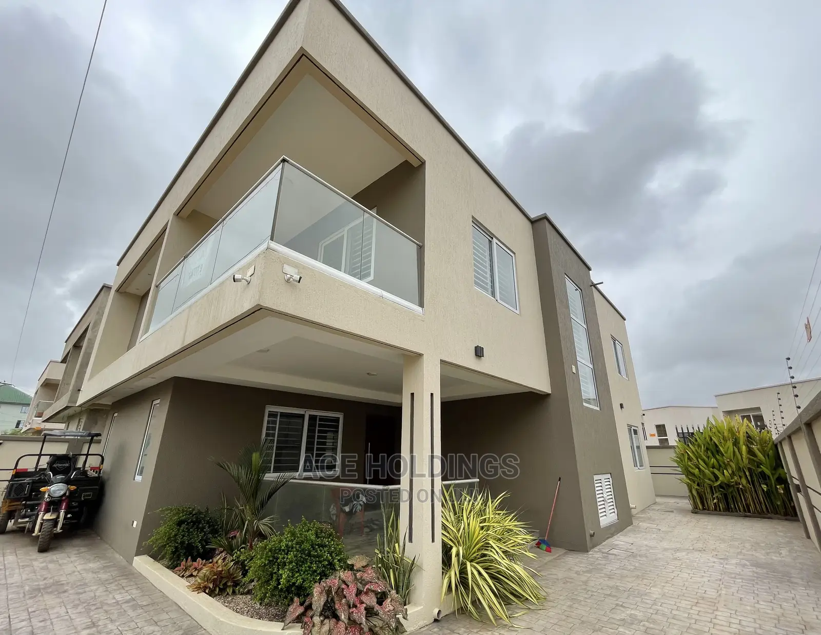 3bdrm House in East Airport, Tseaddo for sale