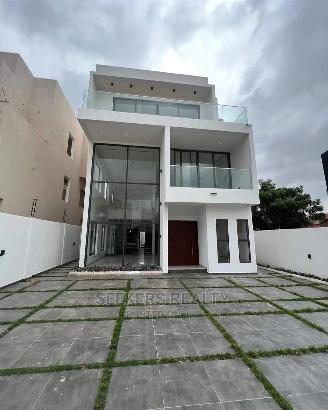 4bdrm Duplex in Seekers Realty, Accra Metropolitan for sale