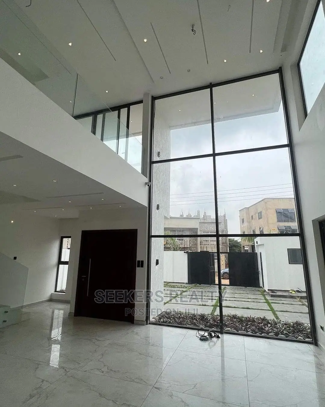 4bdrm Duplex in Seekers Realty, Accra Metropolitan for sale