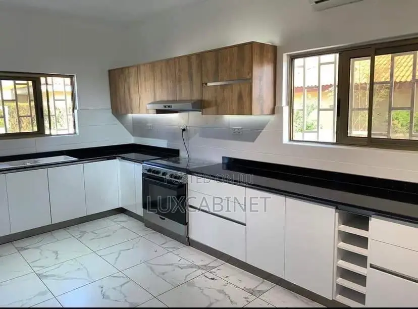 Customize Kitchen Cabinets