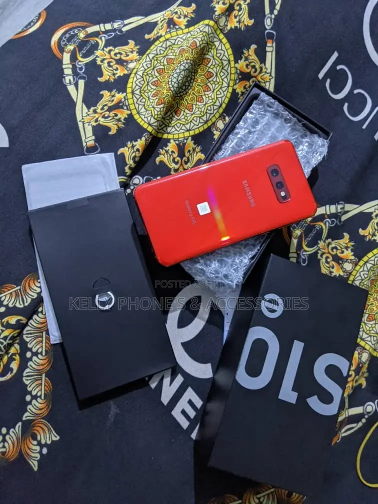 New Samsung Galaxy S10e 128 GB Red