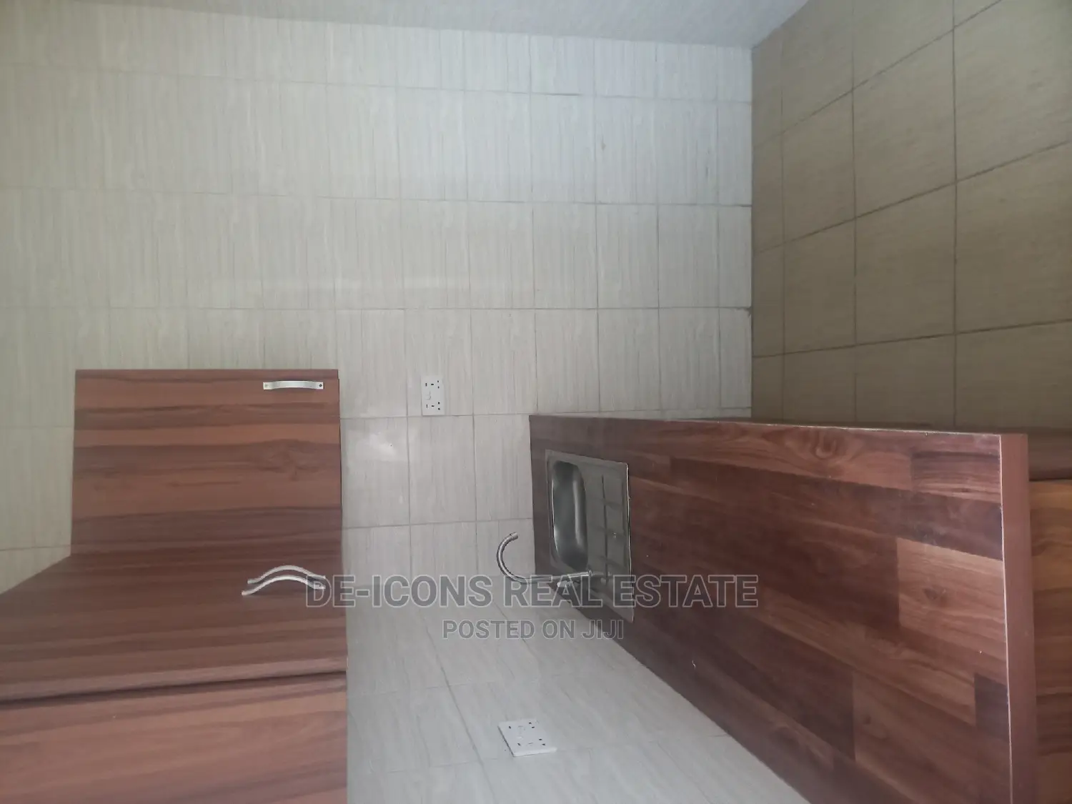 1bdrm Duplex in De-Icons Real Estate, Kasoa for rent