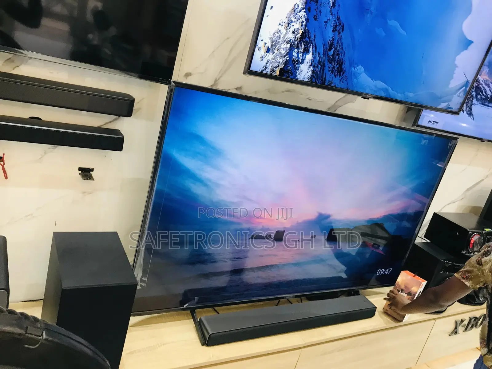 85 Inches Glossy UHD Smart Crystal AU71 Samsung Tv
