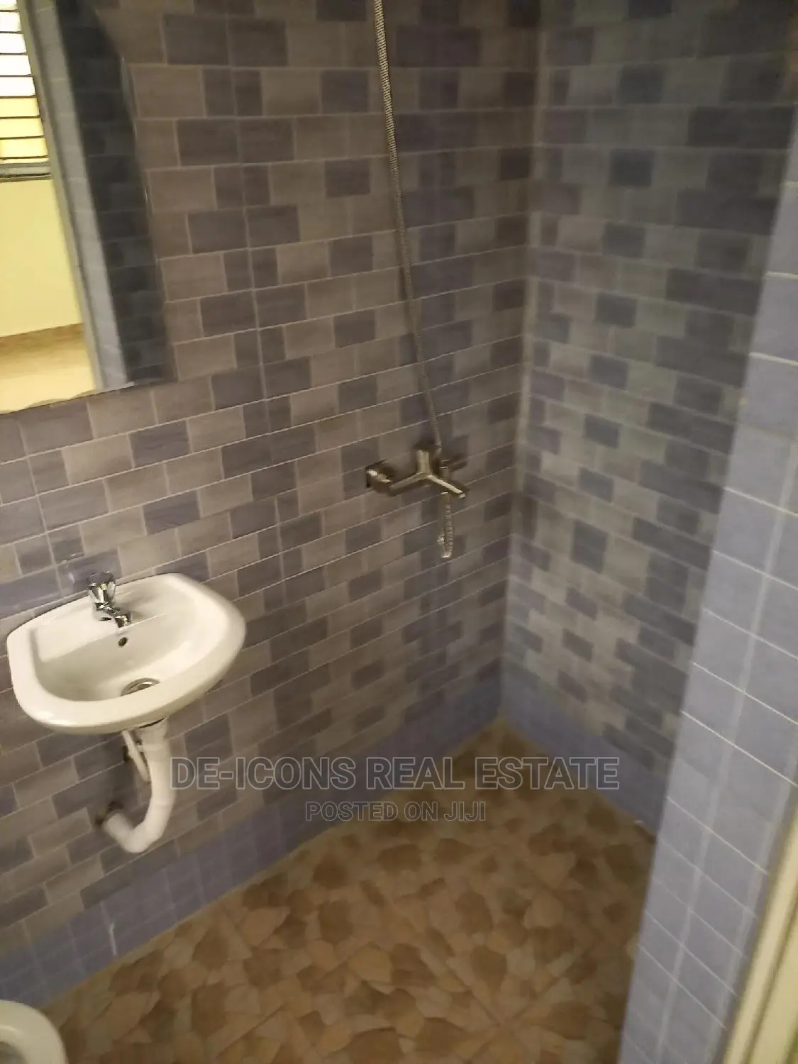 1bdrm Duplex in De-Icons Real Estate, Kasoa for rent