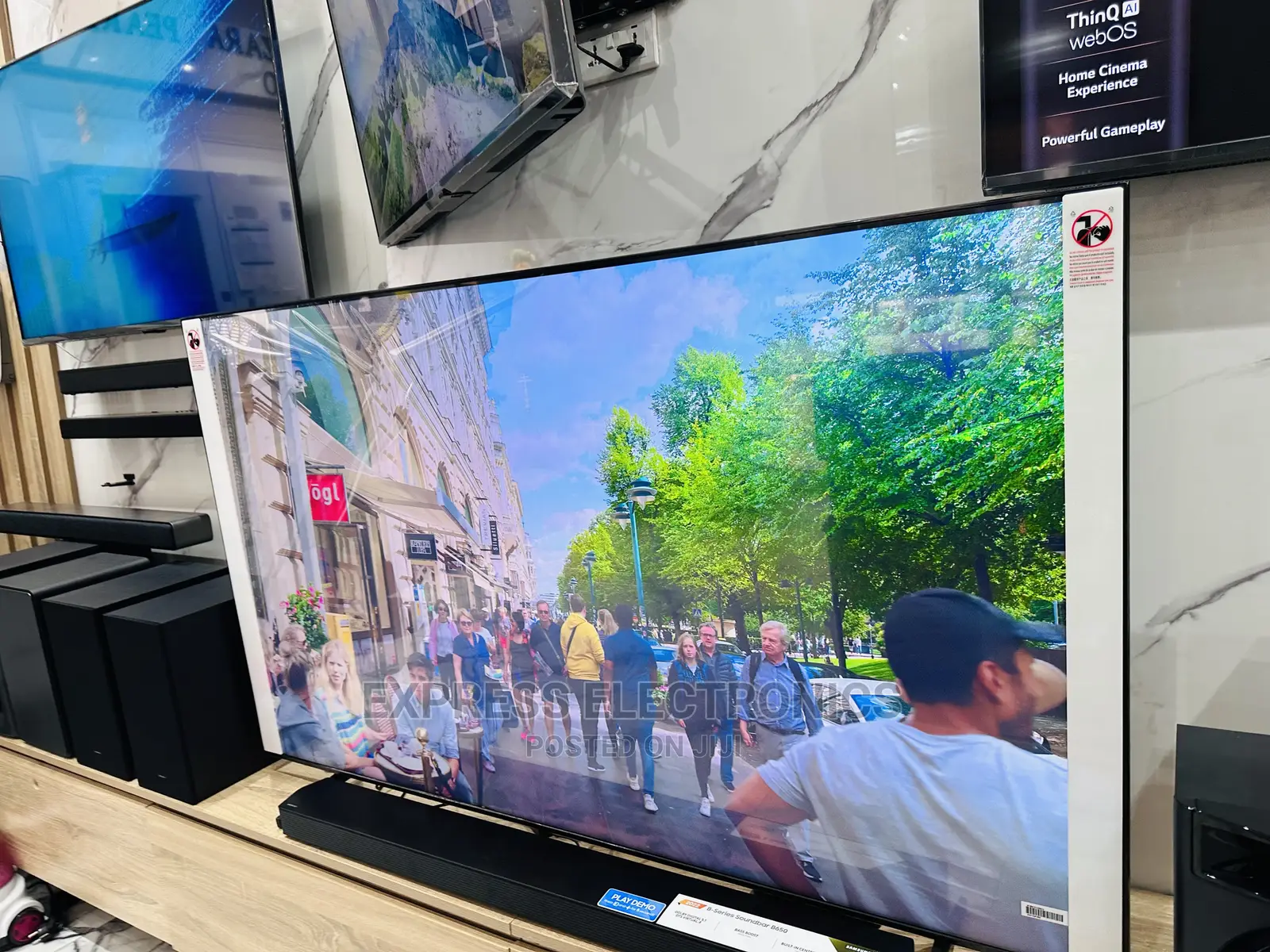 Samsung UHD Smart 55”Au7092 Spectacular Display