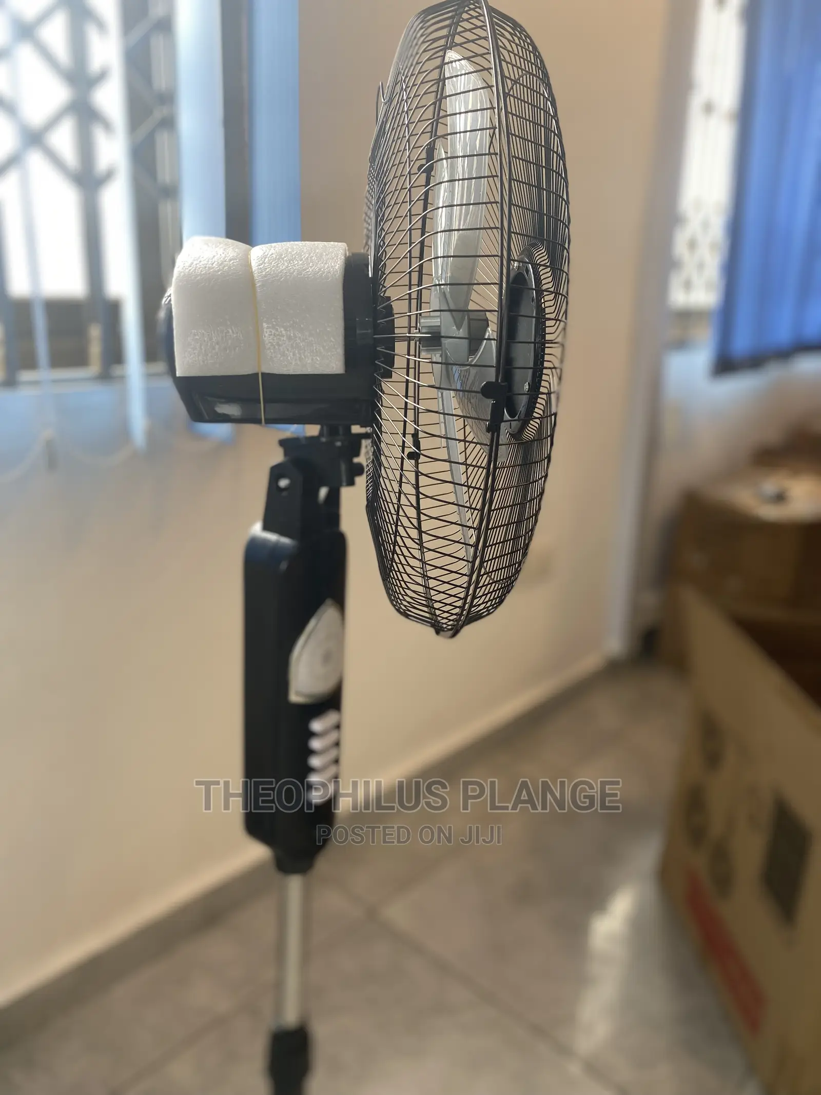 Solar Rechargeable Fan. With Extra Battery And Solar Panels