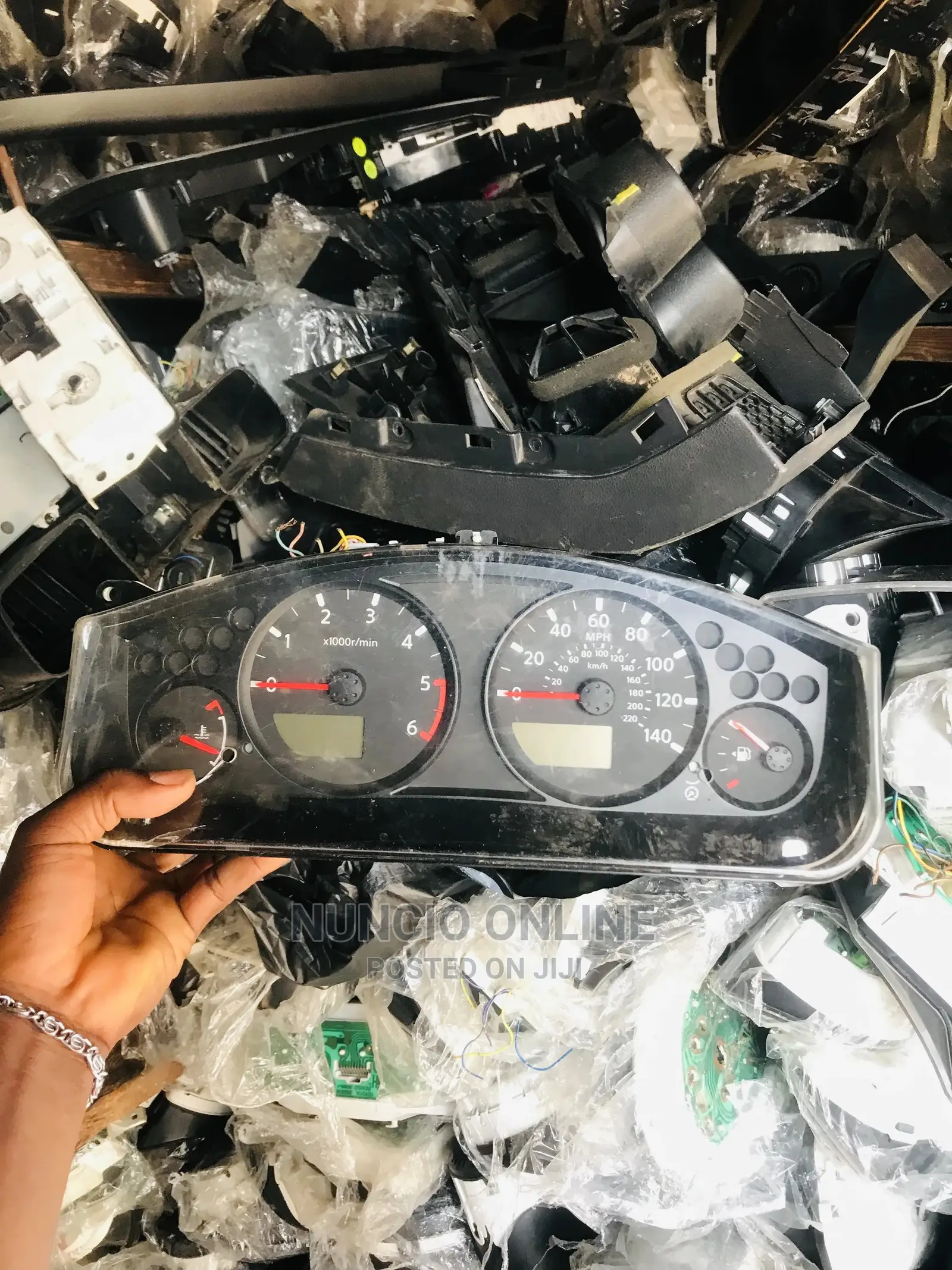 Nissan Navara Meterboard Panel