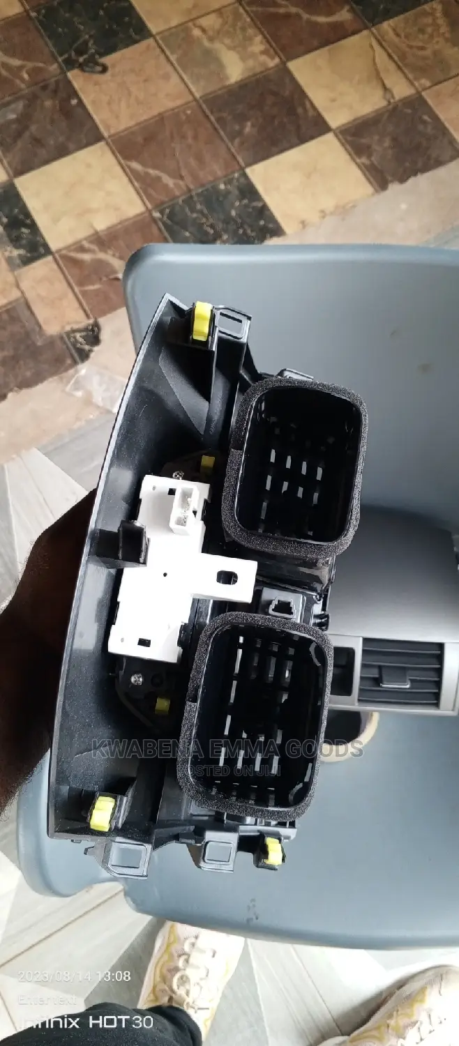 Toyota Corolla 2009 to 2013 a/C Vent or Dashboard Face