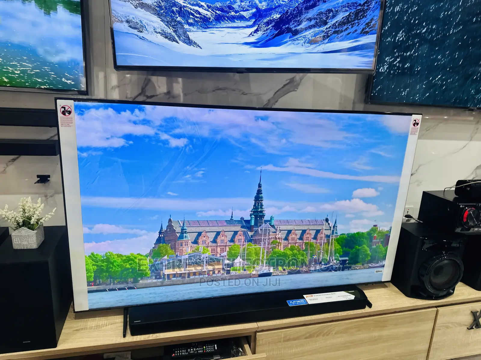 Experience Clear View UHD Smart 2022 Model Samsung 85”Bu8000