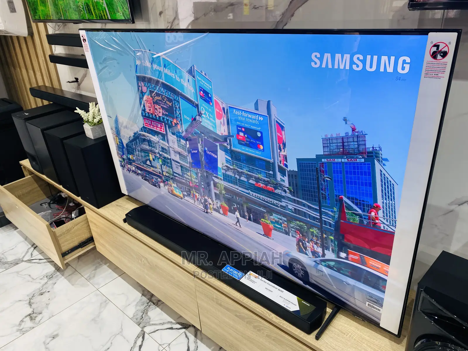 Classic Design Samsung 75” Crystal Uhd Smart Tv(75CU7172)
