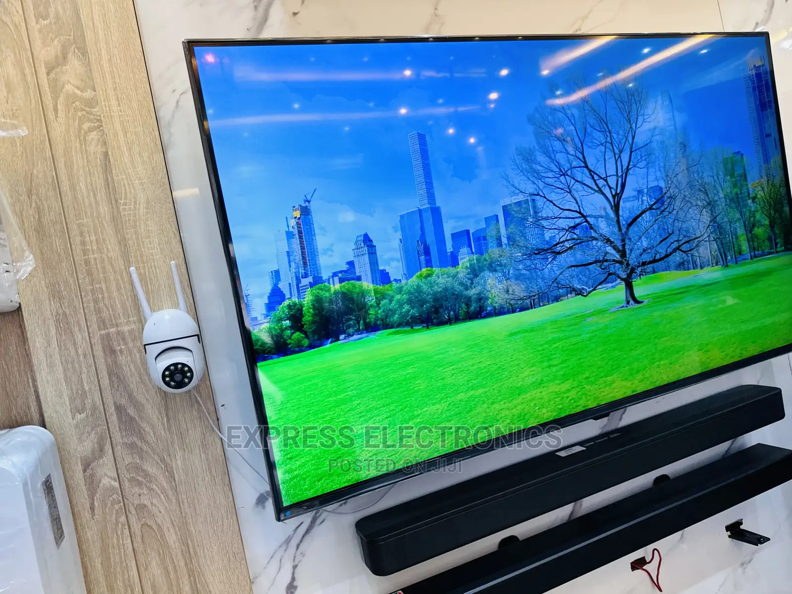 Lovely  Sleek Samsung Au7172 UHD Smart 50”