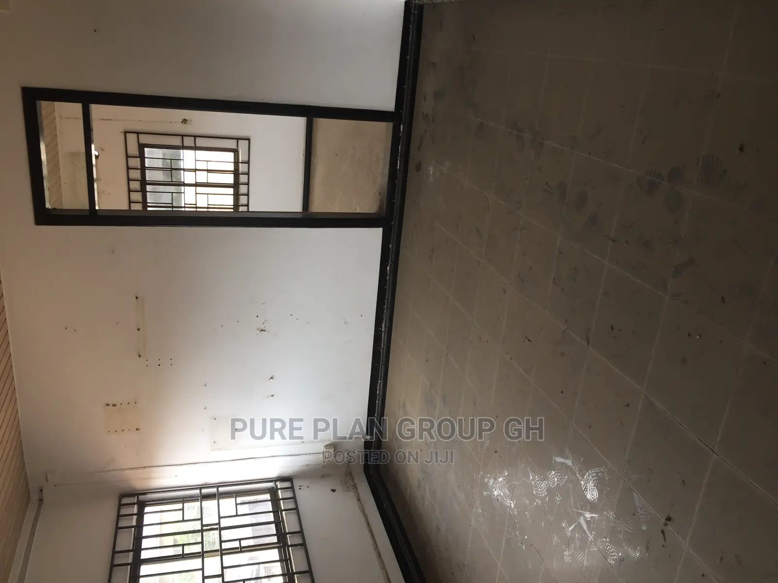 10bdrm Mansion in Kokomlemle for sale