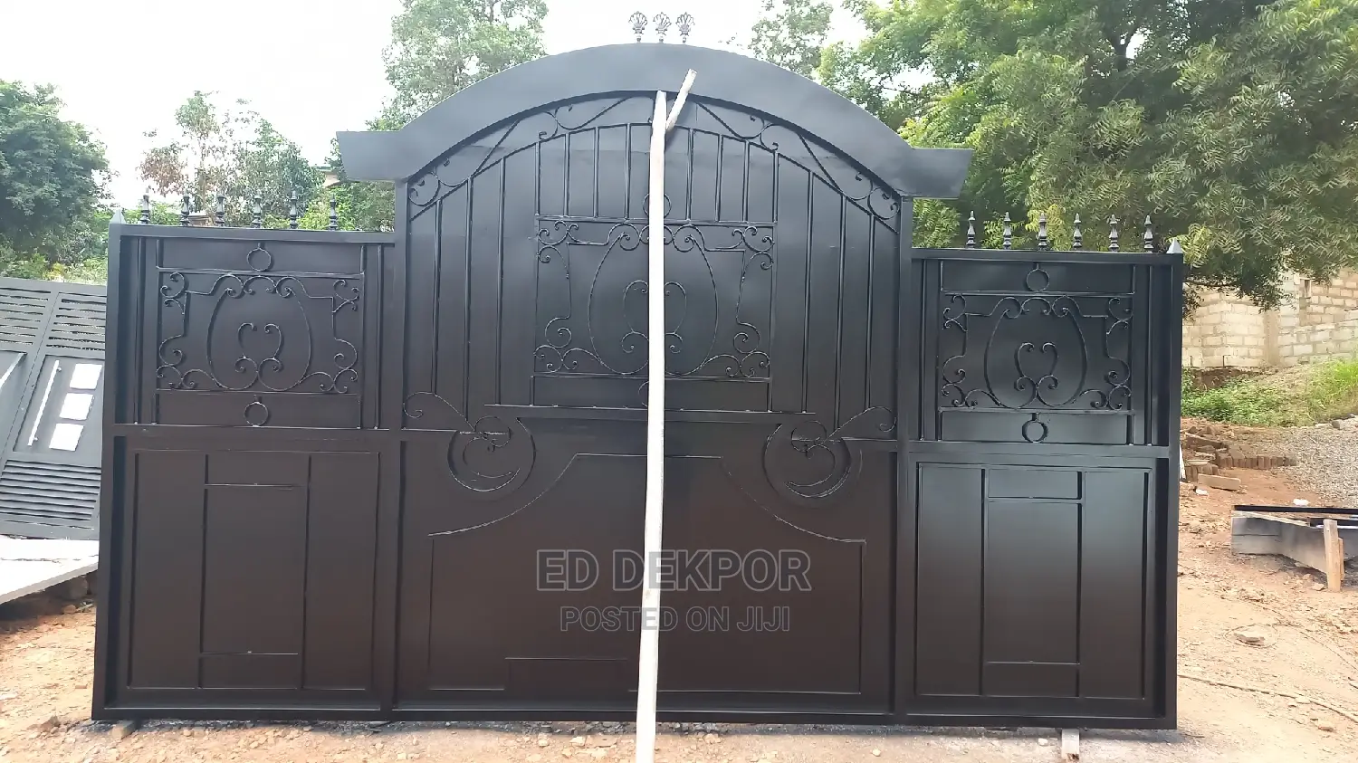 Jr's Metal Gate
