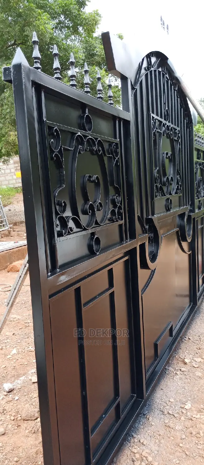 Jr's Metal Gate