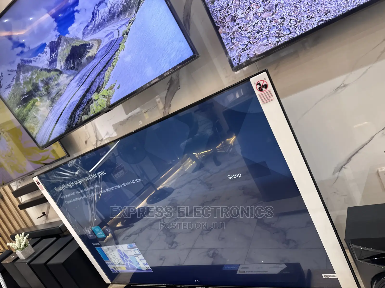 Elegant Design Samsung UHD Smart 65”Cu7172 Tv 