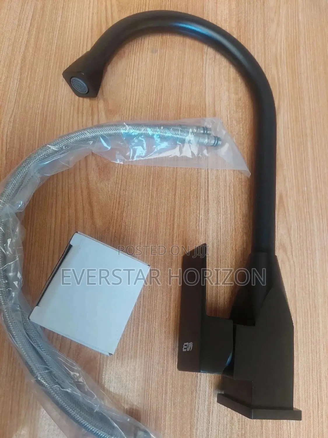 Aluminium Kitchen Sink Faucet Hot and Cold Water Mixer