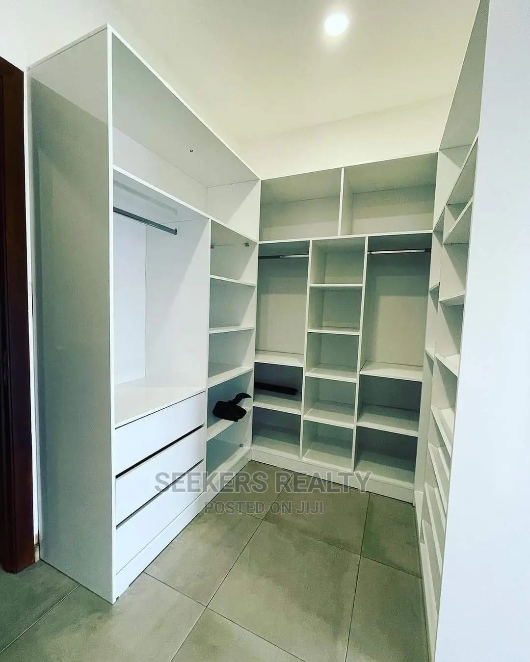 5bdrm House in Seekers Realty, Sakumono for sale