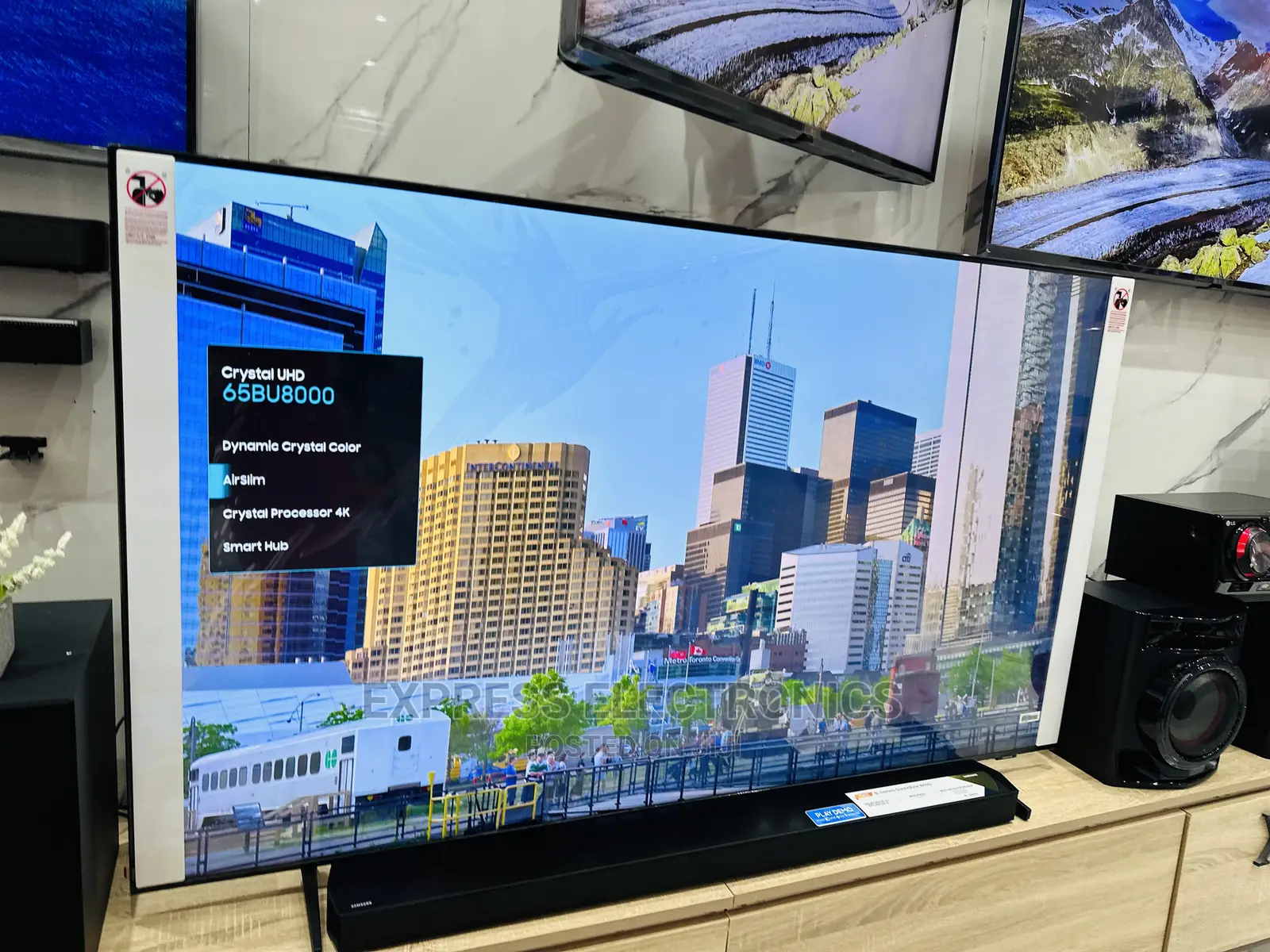 Samsung UHD Brilliant Display Screen  Ua65”Bu8000