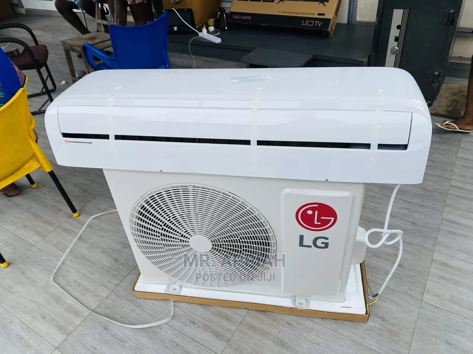 Newly in Stock LG(White)2.5HP Air Conditioner.