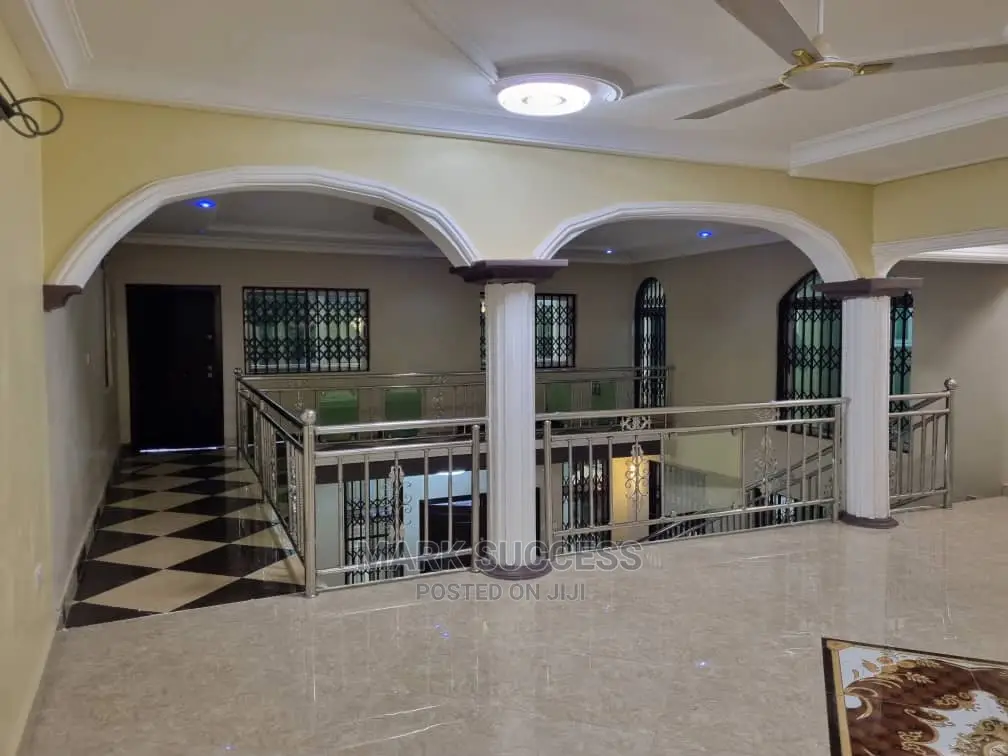 5bdrm Duplex in Budumburam for sale
