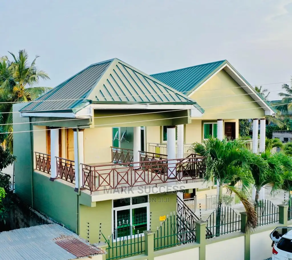 5bdrm Duplex in Budumburam for sale