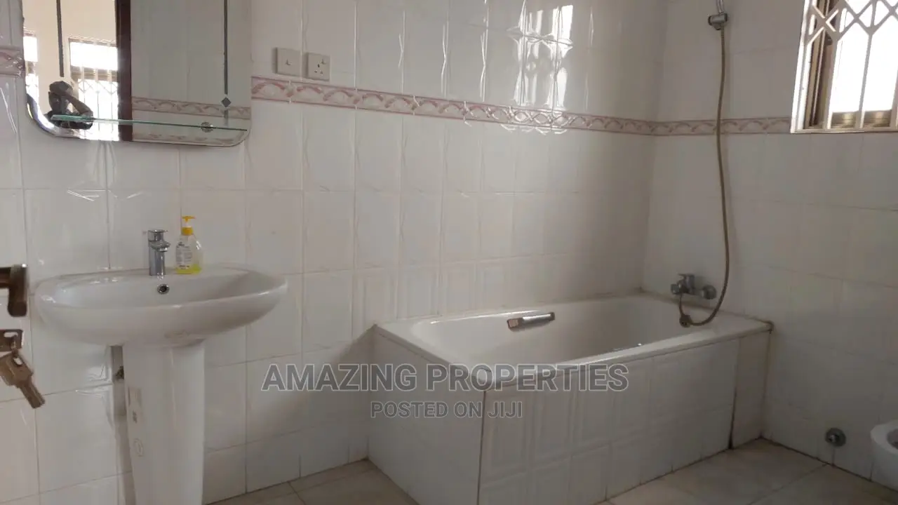 5bdrm House in Dzorwulu for rent