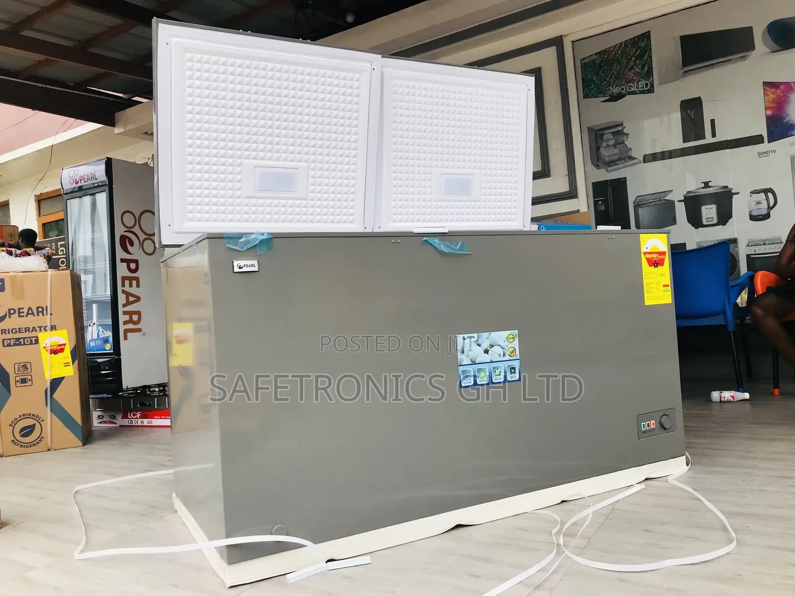 Long Lasting Doubledoor Pearl PCF-550 Gray Chestfreezer