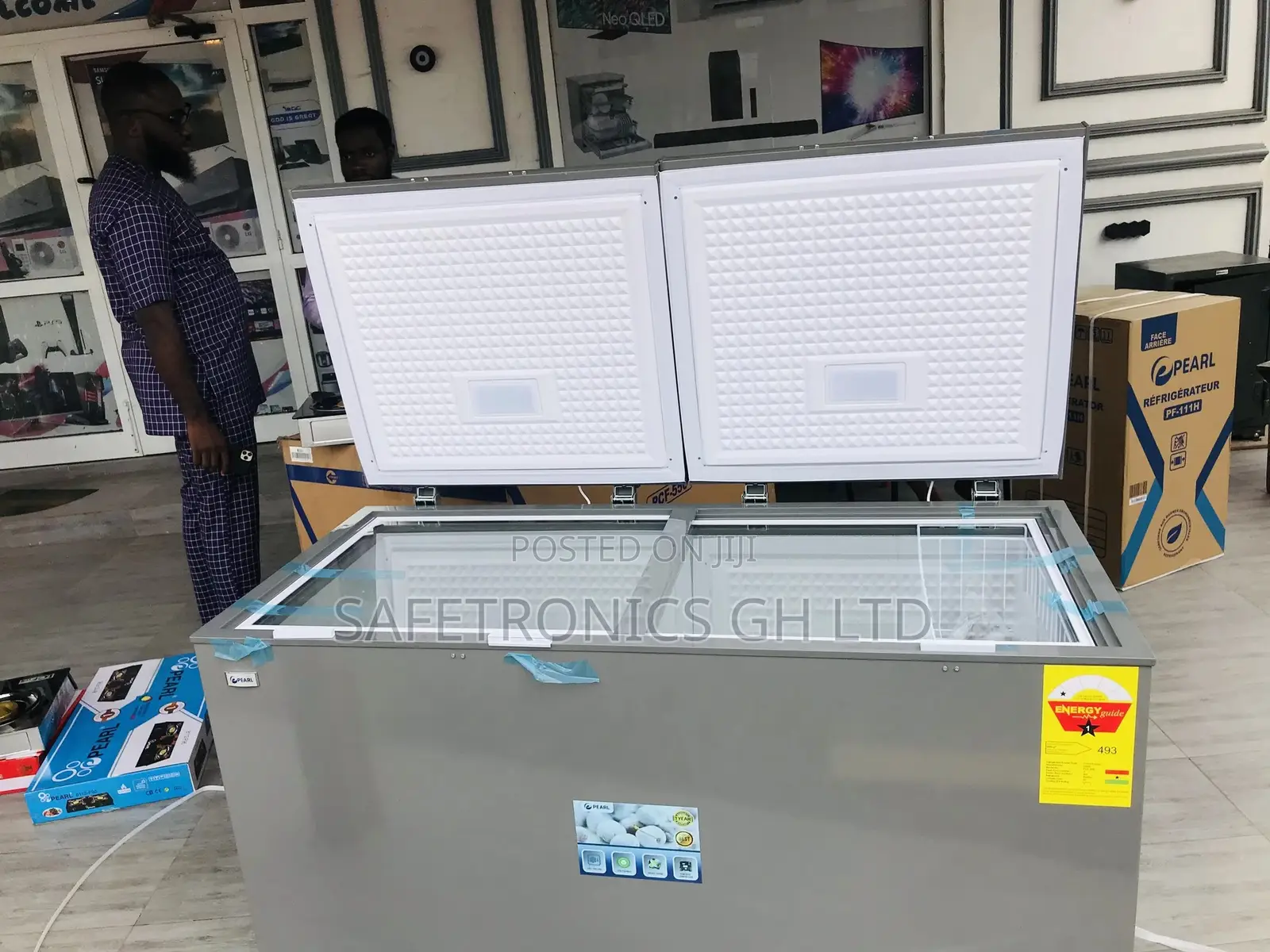 Adjustable New PCF-550 Pearl Chestfreezer Doubledoor Gray 