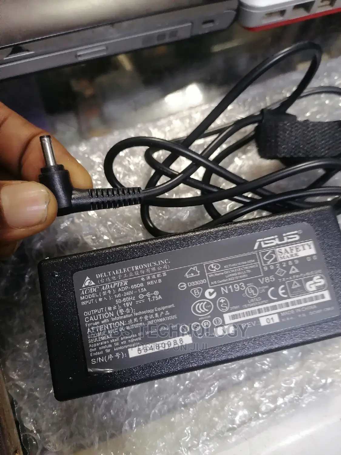 All Kinds of Chargers for Laptops