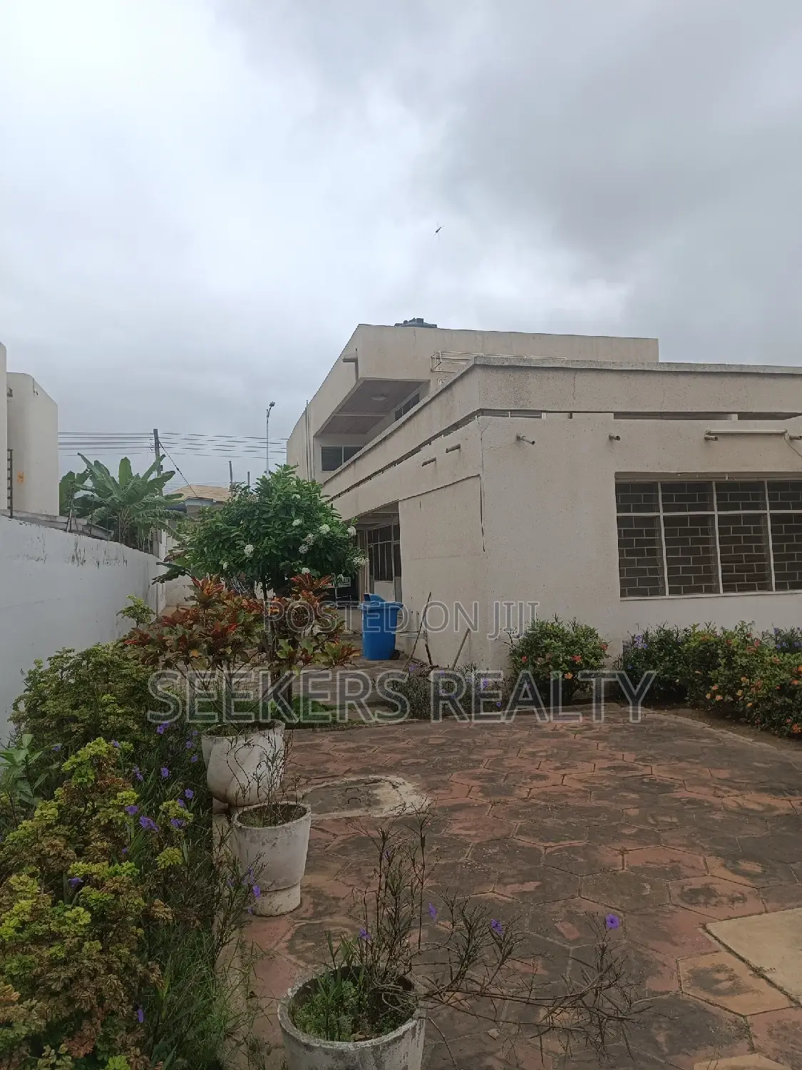 7bdrm House in Seekers Realty, Dzorwulu for sale