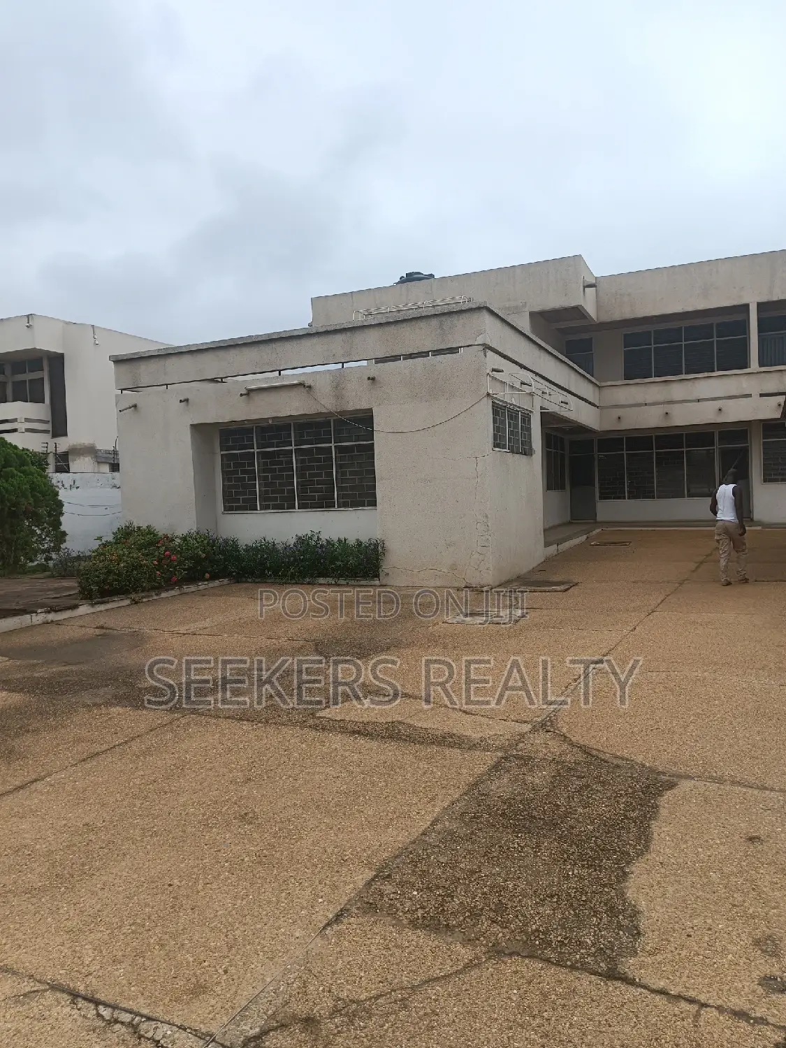 7bdrm House in Seekers Realty, Dzorwulu for sale