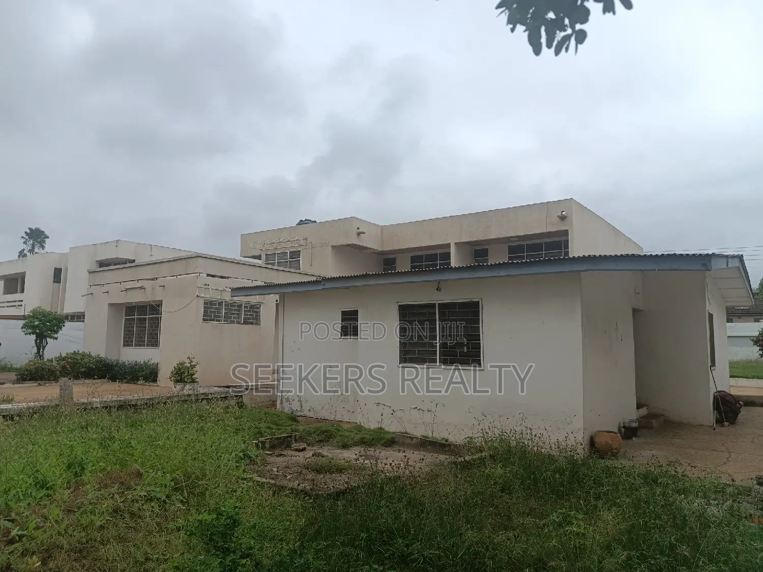 7bdrm House in Seekers Realty, Dzorwulu for sale