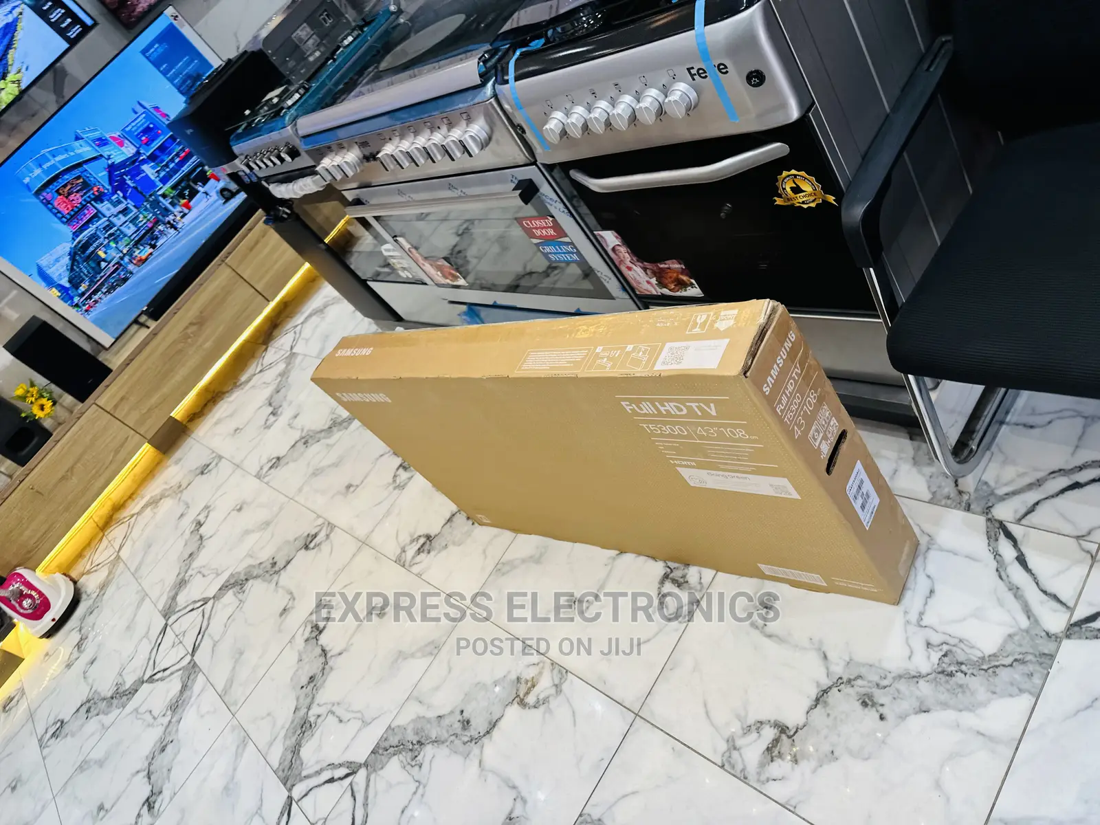 A New Slim Design UHD Smart 43”Cu7172 Samsung Tv