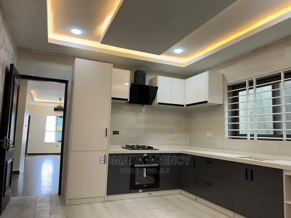 4bdrm House in Kwabeyna Acp, Ga East Municipal for sale