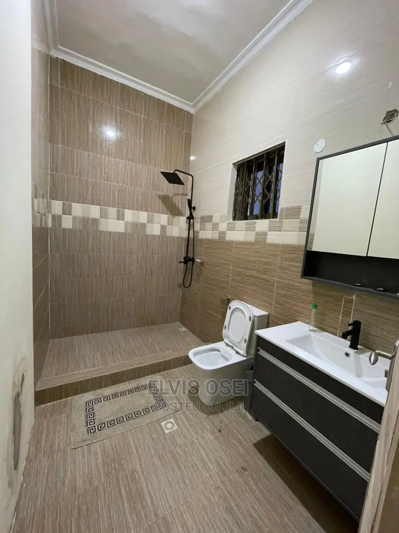 2bdrm Apartment in Palas Town, Awoshie for rent