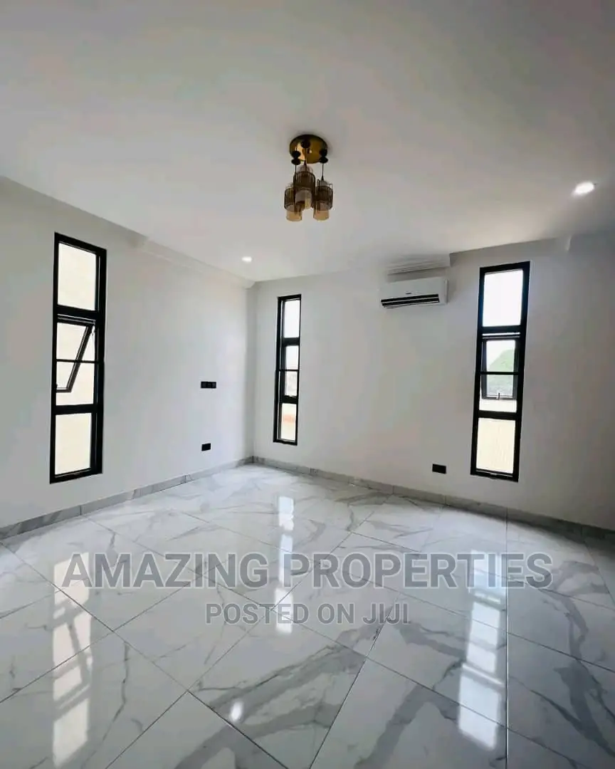 5bdrm House in East Legon for sale