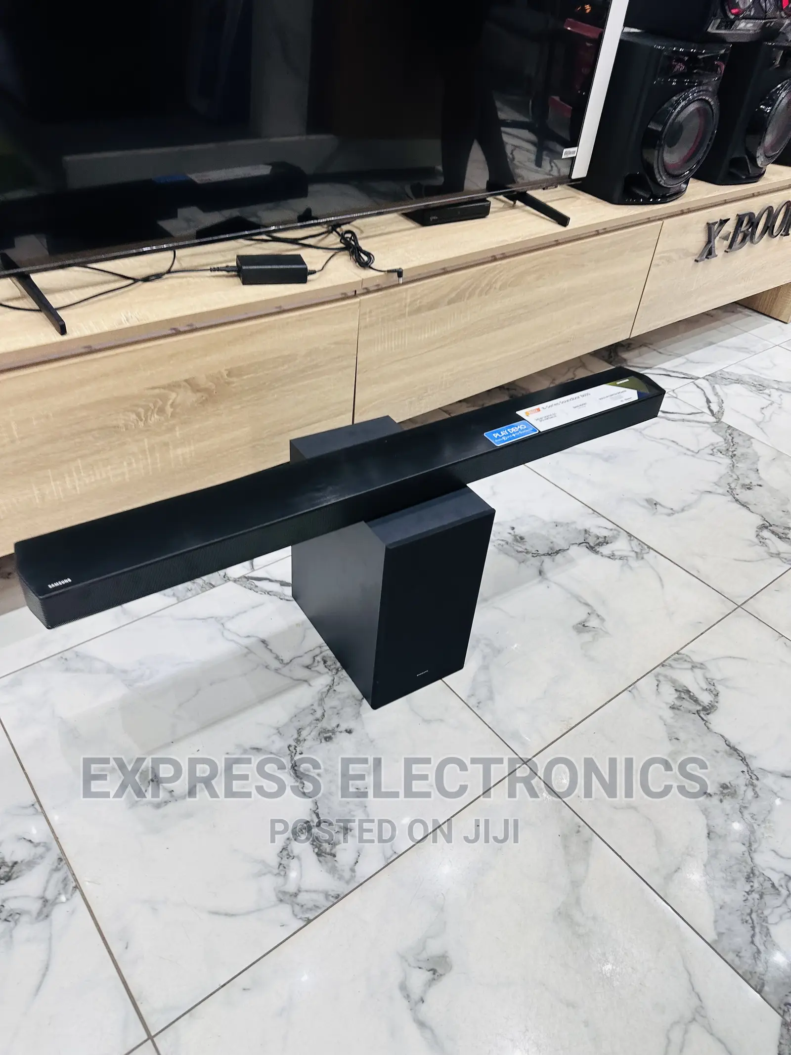 Fresh in Box Samsung HW-Q700A. Soundbar With Woofer