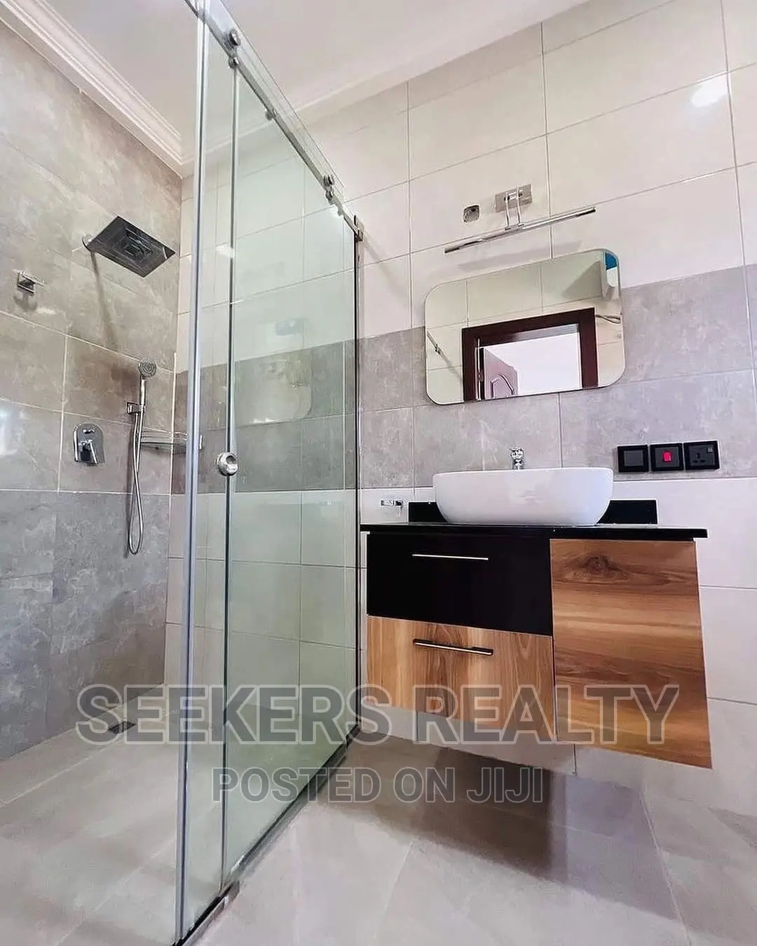 5bdrm House in Seekers Realty, East Legon for sale