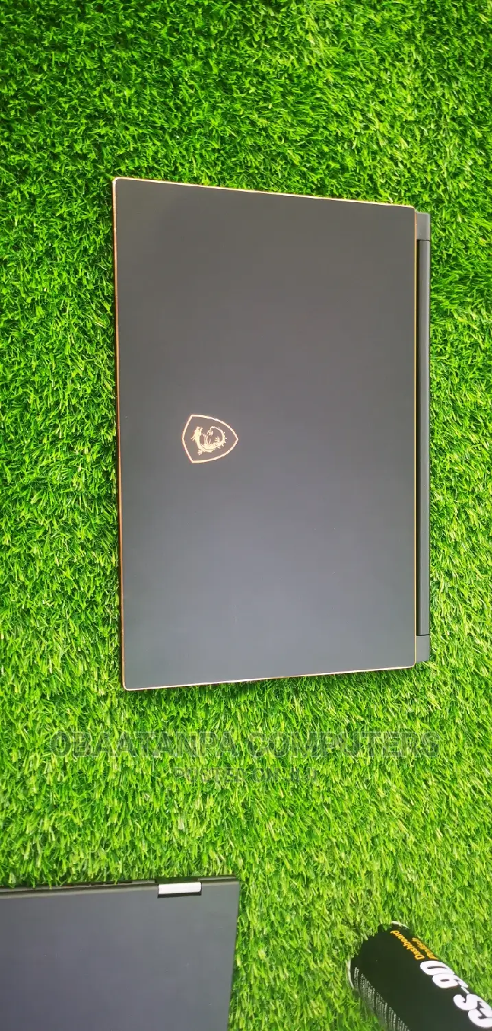 Laptop MSI GS65 Stealth Thin 8RF 16GB Intel Core I7 SSD 512GB