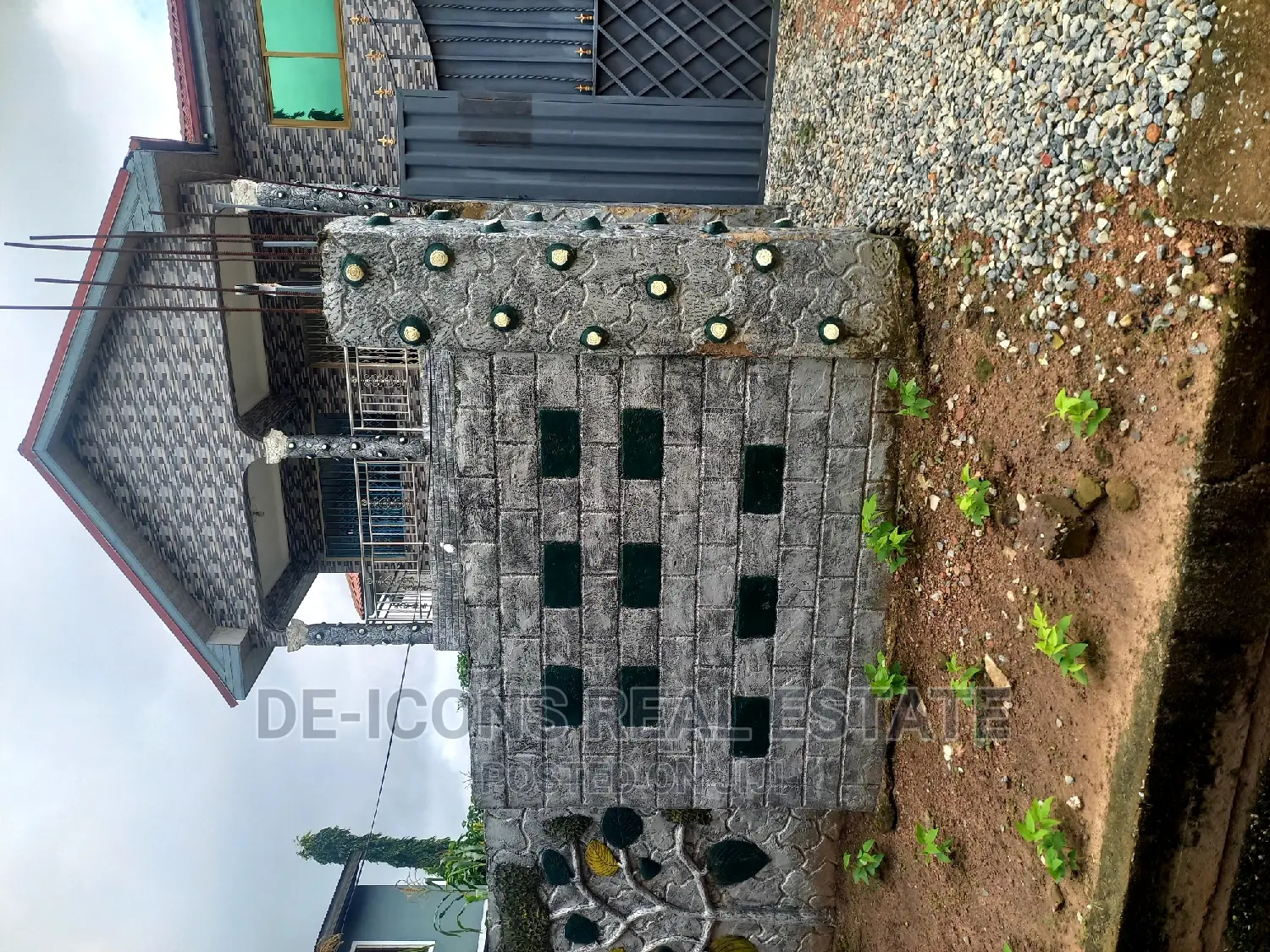6bdrm Duplex in De-Icons Real Estate, Kasoa for sale