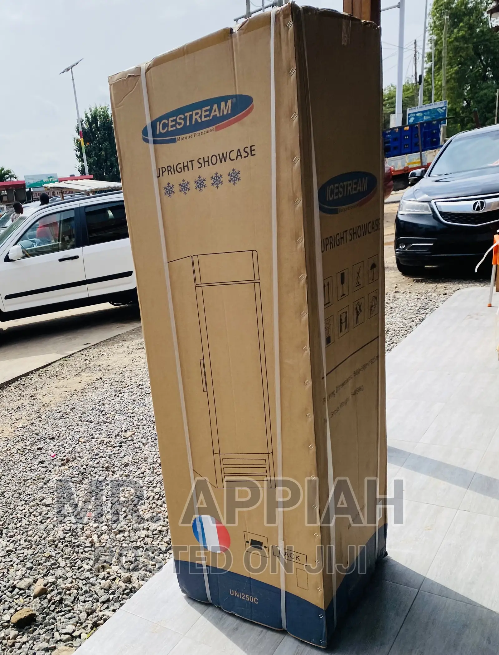 Latest and Affordable UNI-250C IcestreamDisplay Fridge,198L