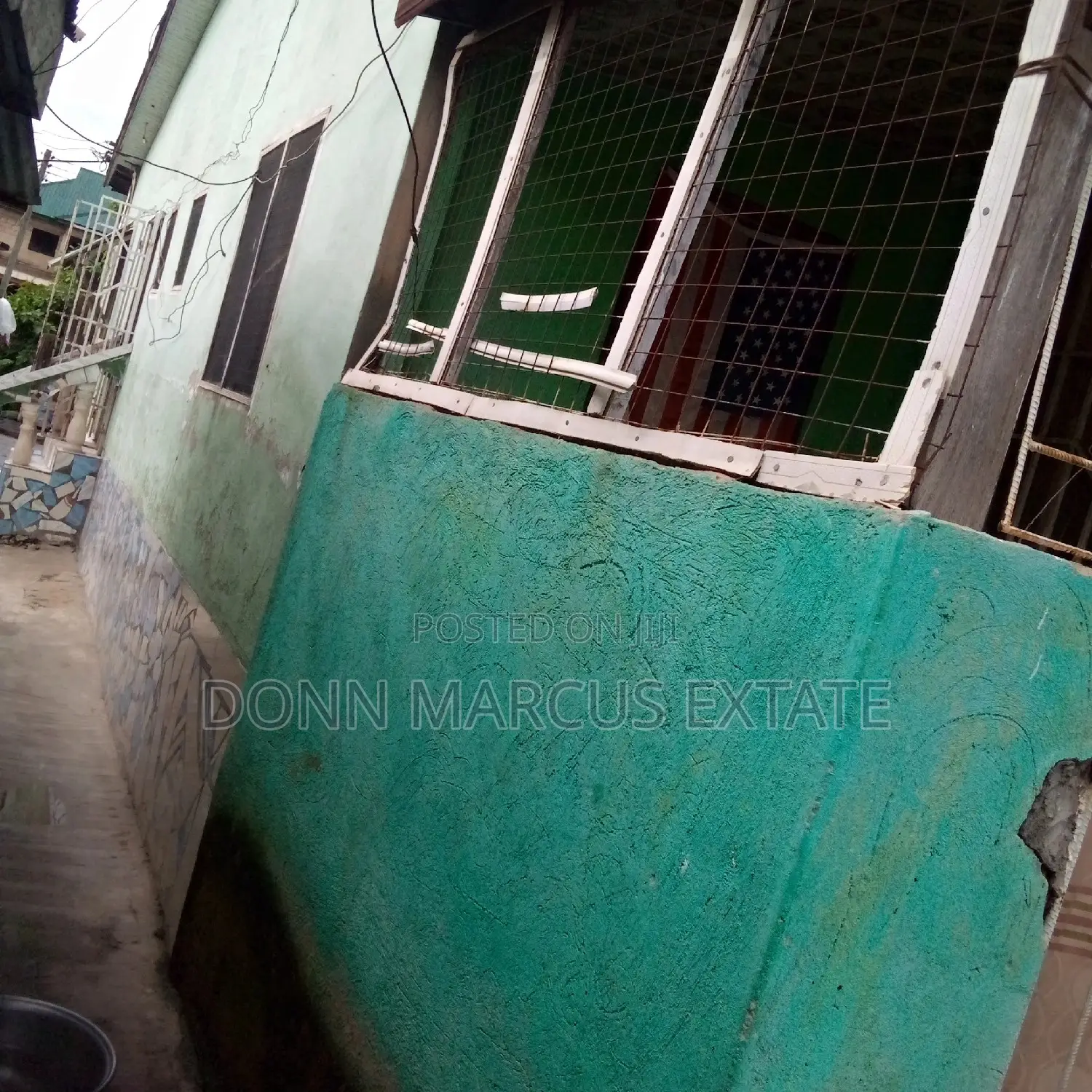 9bdrm House in Meduma Abass, Kumasi Metropolitan for sale