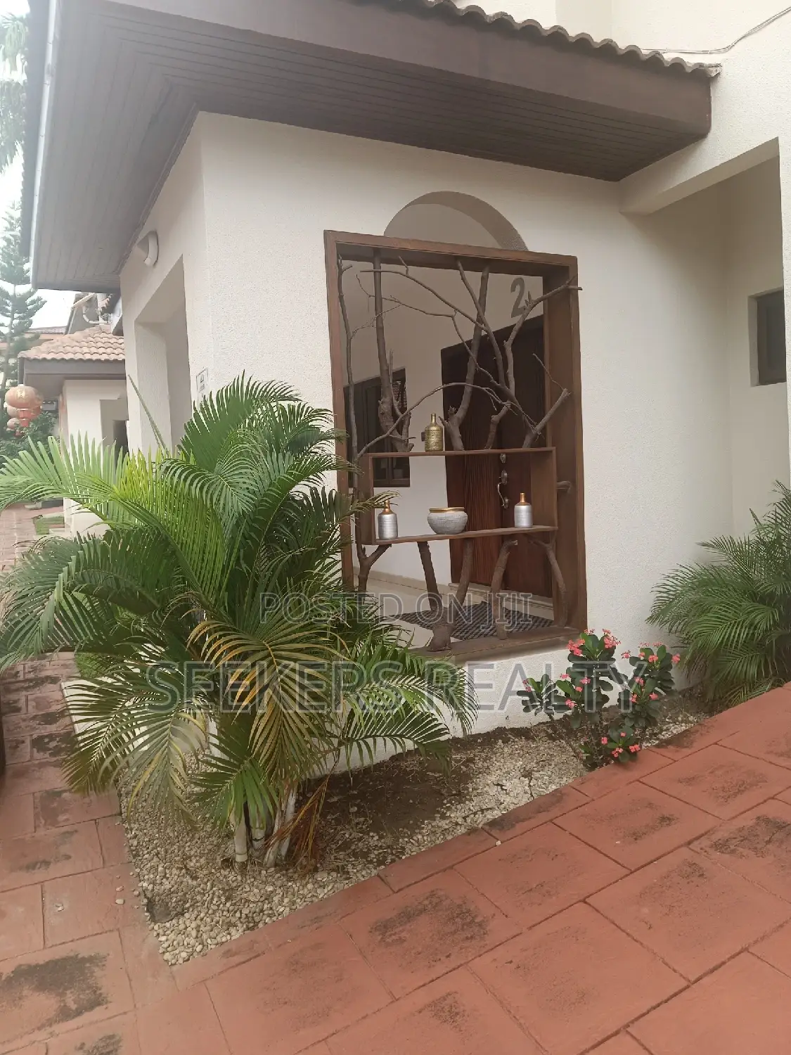 3bdrm Townhouse / Terrace in Seekers Realty, Cantonments for rent