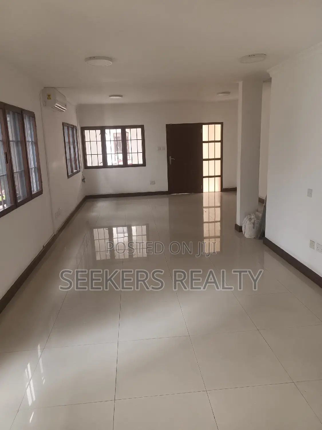 3bdrm Townhouse / Terrace in Seekers Realty, Cantonments for rent