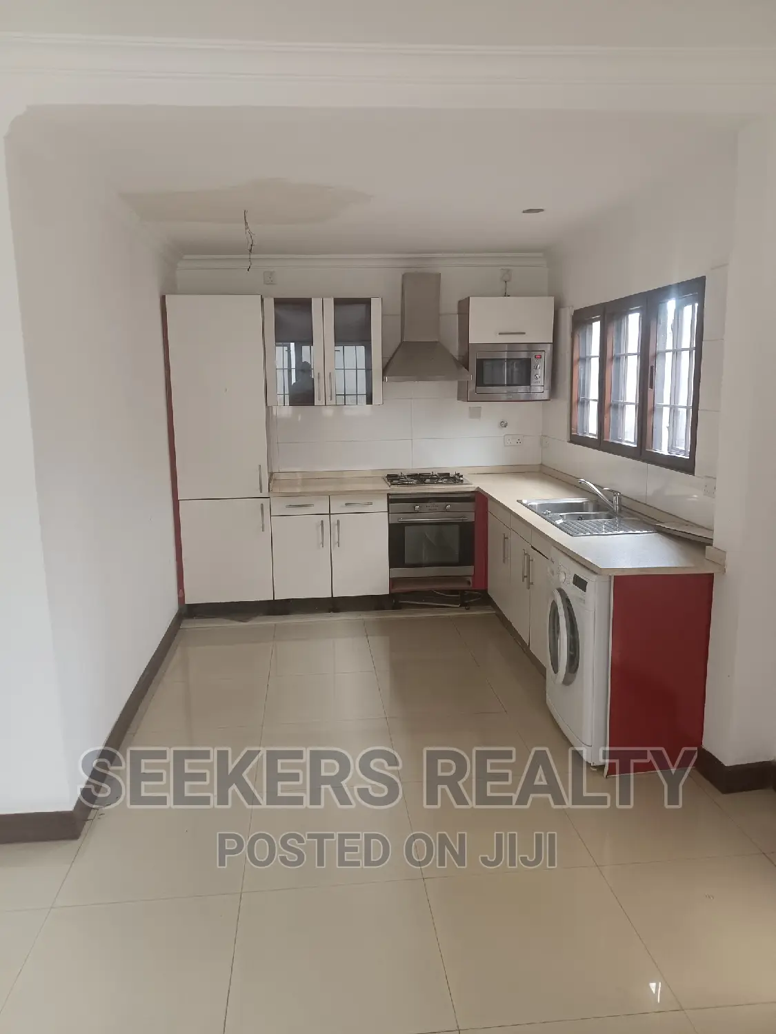 3bdrm Townhouse / Terrace in Seekers Realty, Cantonments for rent