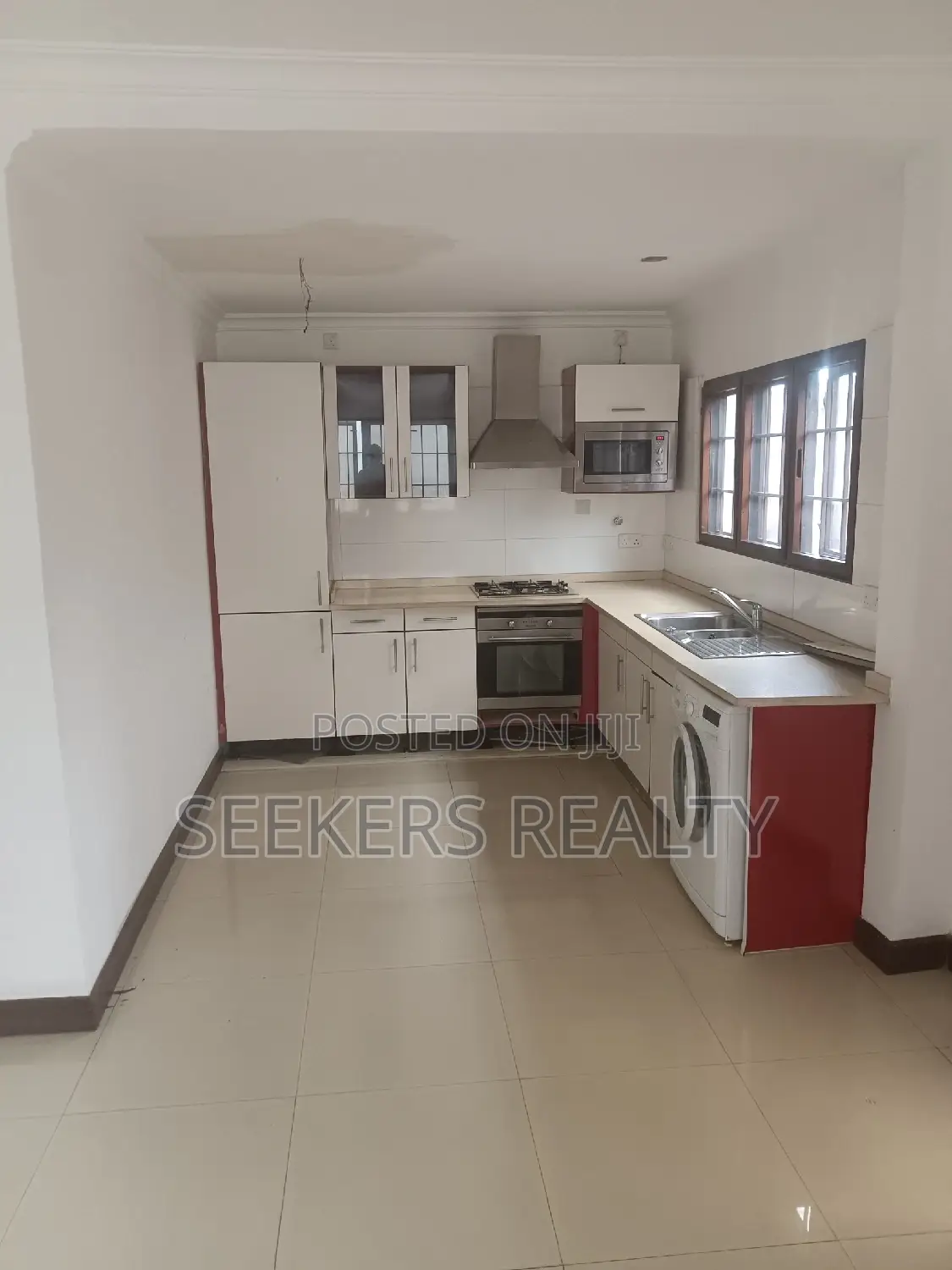 3bdrm Townhouse / Terrace in Seekers Realty, Cantonments for rent