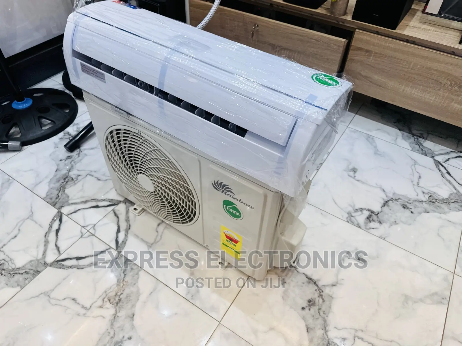 Effective and Efficient Sleek White Rainbow 1.5hp Split R410